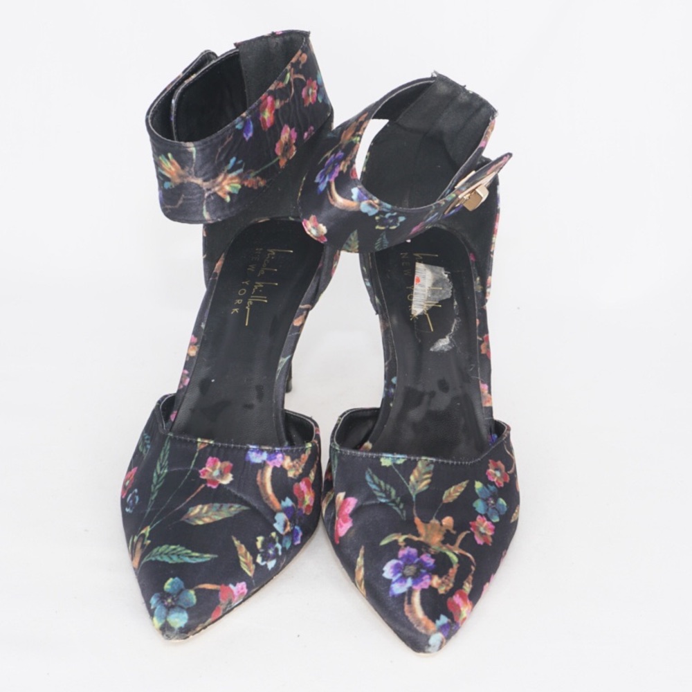 Nicole Miller Brandy Turn-Lock Pumps, Size 8 - Picture 2 of 10